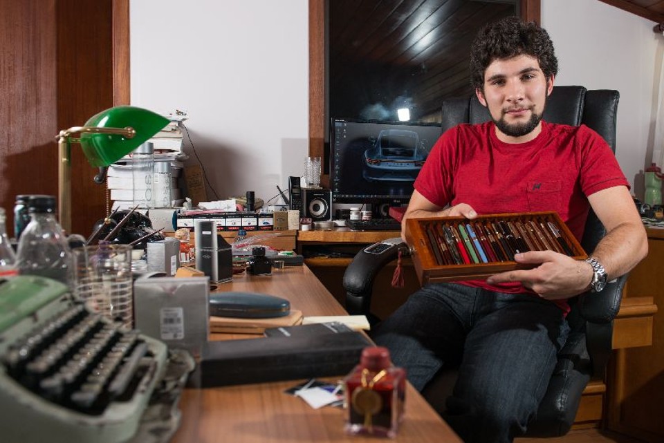 Canetas antigas viram fonte de renda para estudantes de Curitiba | Lucas Pontes/Gazeta do Povo