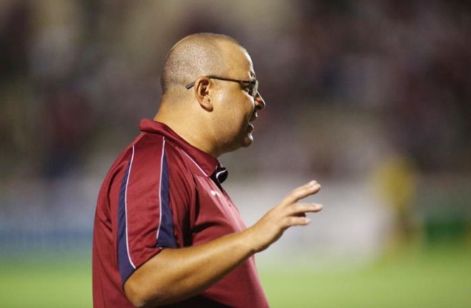 Mesmo sem contar com dois titulares por atraso no registro da CBF, técnico Luciano Gusso estreou com vitória no comando do Paraná |