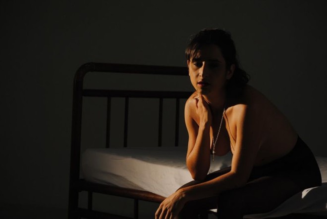 Carolina Rodrigues atua em dupla com Ludmila Nascarella nos dois capítulos cujas tramas conversam | 