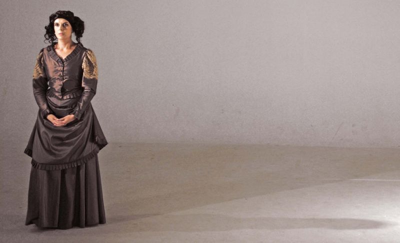 Ludmila como a Nora de Ibsen | Tiago Chiminazzo Santos/Divulgação