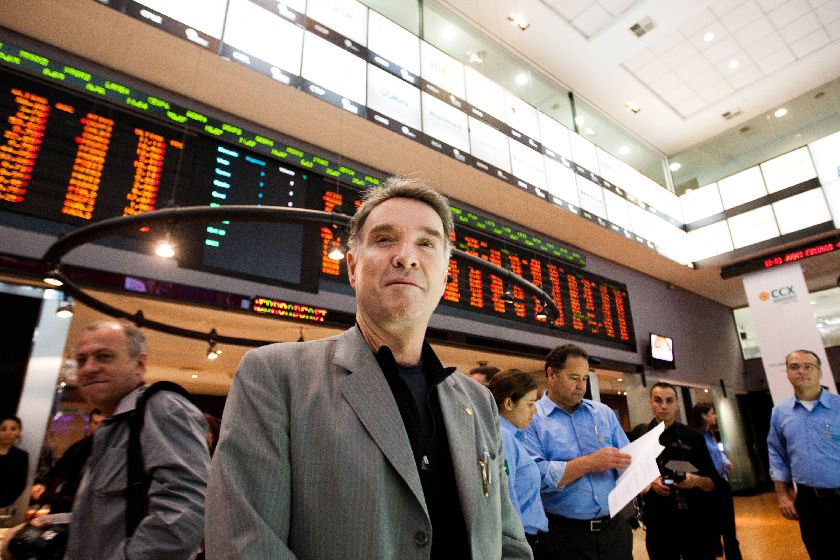 Quase um ano depois de pedir a recuperação judicial da OGX, Eike Batista consegue se livrar da dívida de R$ 13,8 bilhões da petroleira. Acionistas da empresa aprovaram no dia 17 a troca da dívida por ações. Ex-bilionário deixa oficialmente de ser o controlador e os credores passam a deter 71,4% da companhia. | Danilo Verpa/Folhapress