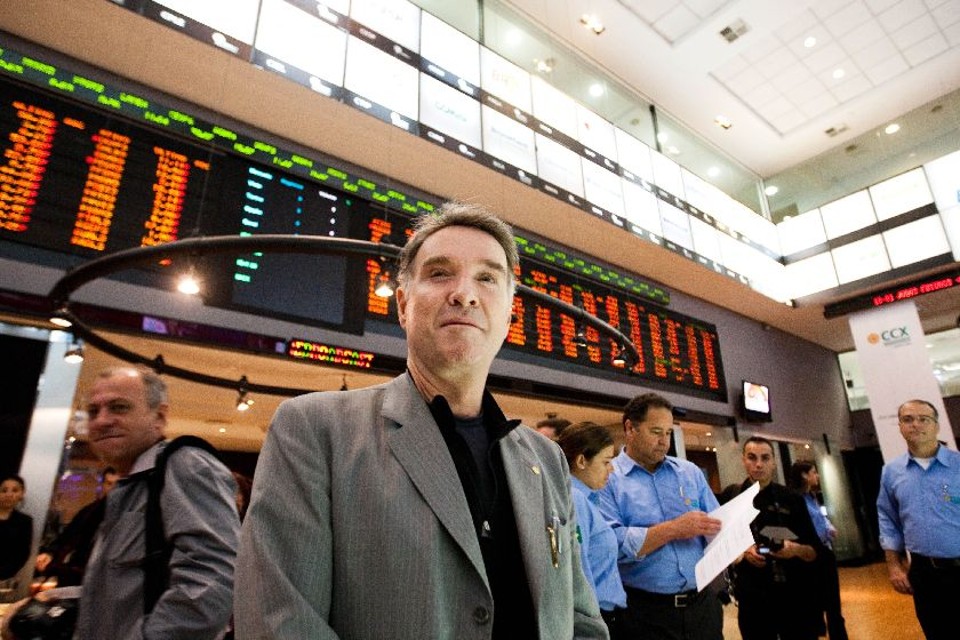 Quase um ano depois de pedir a recuperação judicial da OGX, Eike Batista consegue se livrar da dívida de R$ 13,8 bilhões da petroleira. Acionistas da empresa aprovaram no dia 17 a troca da dívida por ações. Ex-bilionário deixa oficialmente de ser o controlador e os credores passam a deter 71,4% da companhia. | Danilo Verpa/Folhapress