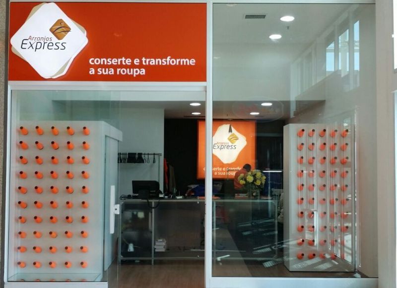 A Arranjo Express oferece um serviço de complemento à moda, com foco em customização, transformação, reparo e ajuste de roupas | Divulgação