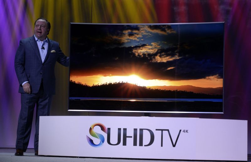 Samsung apresenta Smart TV em 4K e tela curva na CES: aparelhos podem ser controlados por meio da fala | Michael Nelson/Efe