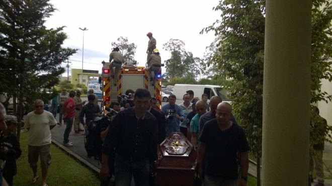Corpo de Dionísio Filho chegou ao local do velório no início da tarde | 