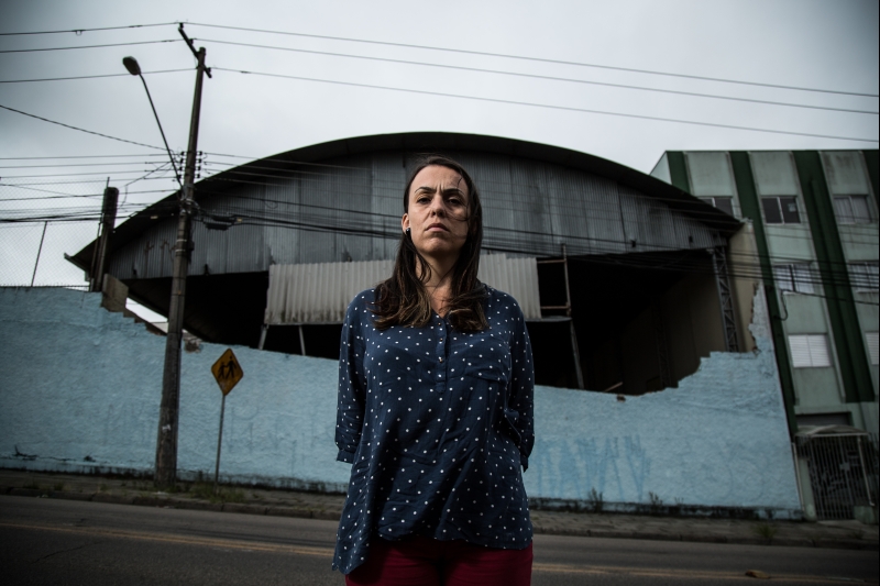 Déborah estima que tem mais de R$ 2 mil a receber do governo do estado. Ela havia sido contratada para lecionar História em escolas da rede estadual, entre elas a Professor João Loyola, em Curitiba | Brunno Covello/Gazeta do Povo