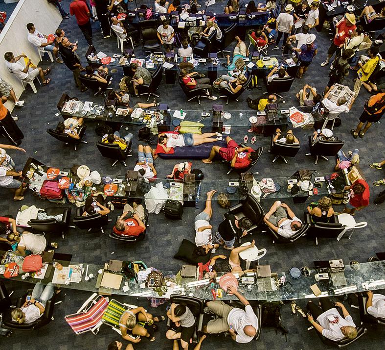 Servidores acampados na Assembleia Legislativa | Brunno Covello / Gazeta do Povo