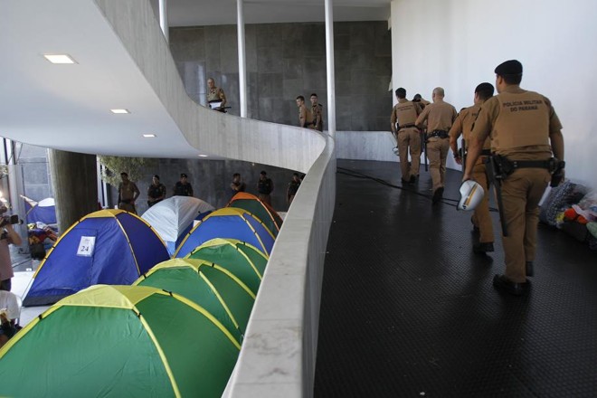Servidores acampados na Assembleia Legislativa |