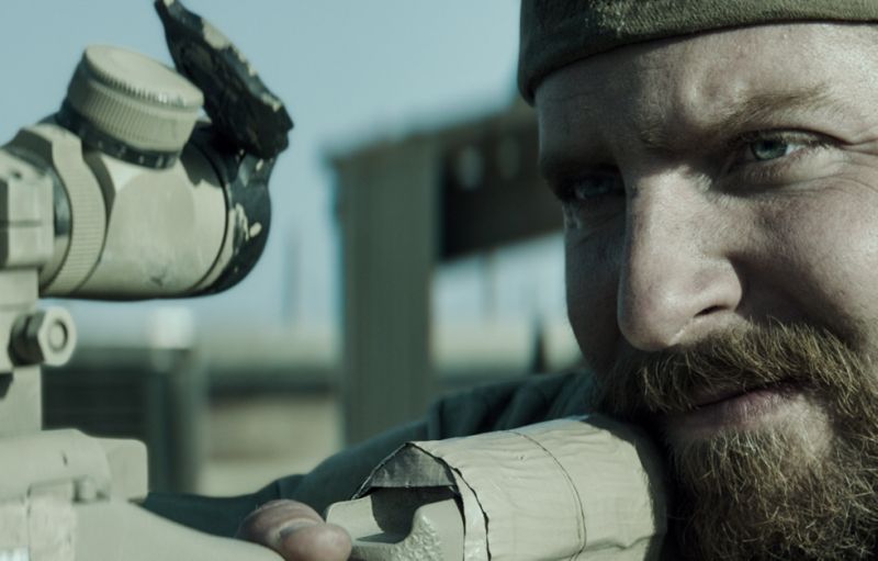 Ator Bradley Cooper caprichou na preparação do papel de Kyle, o que pode lhe render o Oscar | Warner Bros. Pictures/Divulgação