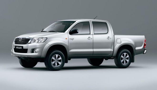 Toyota Hilux - R$ 152.350 (top de linha). Uma das picapes grandes favoritas dos brasileiros, a Toyota Hilux também tinha um espaço de destaque na garagem do empresário. Tanto que na manhã desta quinta (12) foram apreendidas duas unidades na casa da ex-esposa Luma de Oliveira. A topo da gama movida a diesel, com cabine dupla, tem um bloco de 3 litros e possui 171 cv de potência. |