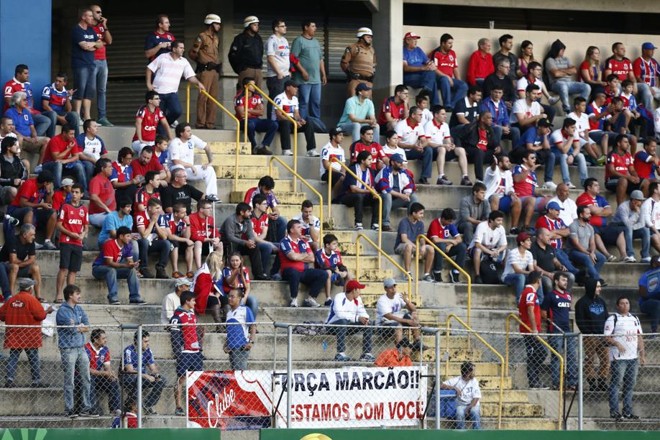 Faixa de apoio ao goleiro Marcos, que perdeu o pai na última segunda-feira |