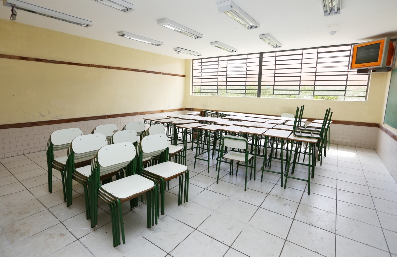 Sala de aula em Curitiba: governo do estado quer remanejar 12 mil professores de funções administrativas para as escolas | Giuliano Gomes/Gazeta do Povo