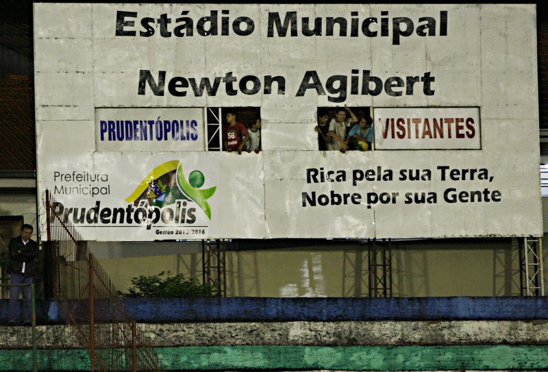 Estádio Newton Agibert evidencia grande diferença de estrutura entre Atlético e Prudentópolis | Josué Teixeira / Gazeta do Povo