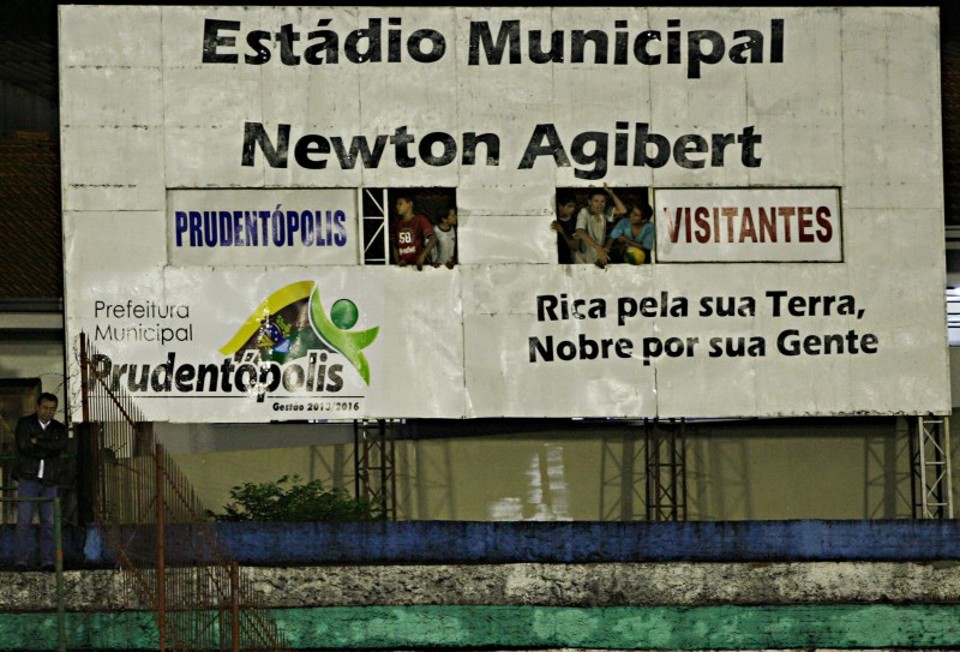 Estádio Newton Agibert evidencia grande diferença de estrutura entre Atlético e Prudentópolis | Josué Teixeira / Gazeta do Povo
