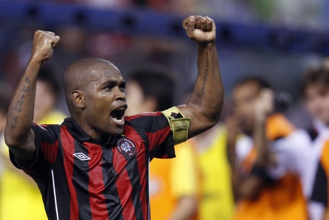 Alan bahia/Idade: 32 anos /Posição: volante /Quem te viu: Formado no CT do Caju e famoso por bater pênalti com 
