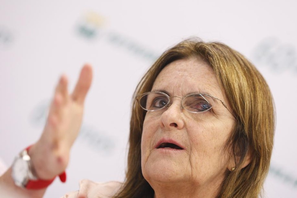 Graça Foster: ex-presidente da Petrobras virou máscara de carnaval | Hugo Harada / Gazeta do Povo