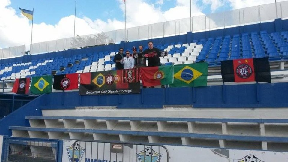 Torcedores do Atlético que acompanharam a vitória sobre o Dínamo Bucareste na Marbella Cup | Arquivo pessoal Antônio Filipak