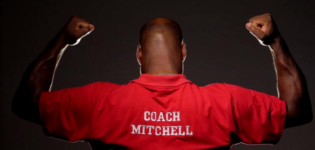 Depois de treinar o Coritiba Crocodiles, o ex-jogador da NFL Johnny Mitchell vai treinar o Opção Pyros, de Maringá. | Reprodução/Youtube