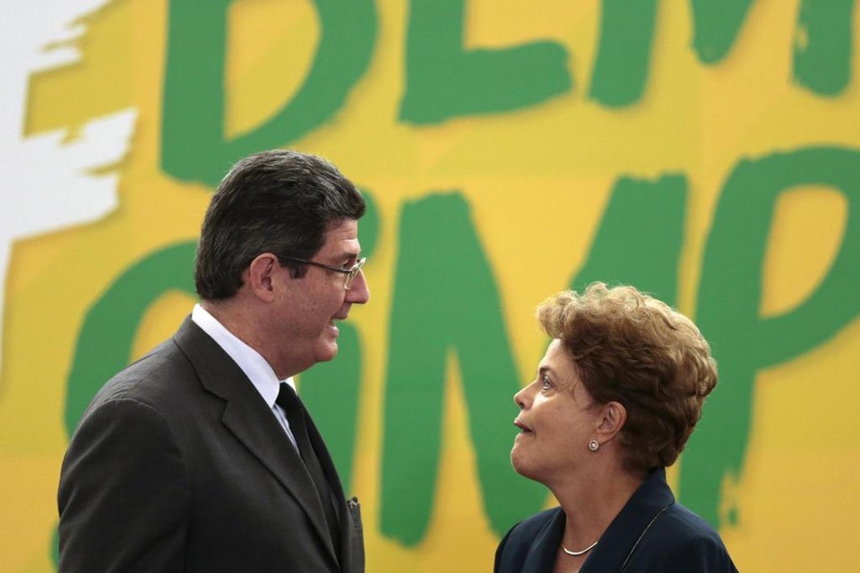 Joaquim Levy e Dilma Rousseff pretendem apertar ainda mais o cinto do ajuste fiscal. | Ueslei Marcelino/Reuters