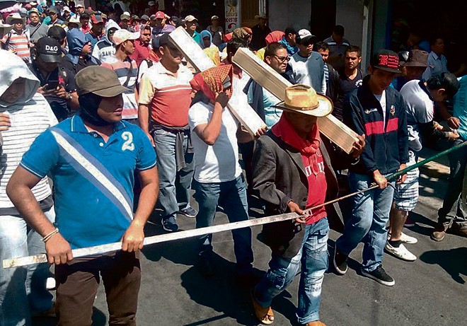 Professores mexicanos protestavam por salários atrasados. | José Luis de la Cruz/Efe