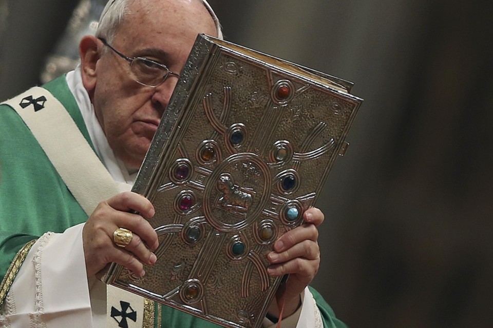 Papa Francisco celebra uma missa na Basílica de São Pedro, no Vaticano | REUTERS/Alessandro Bianchi