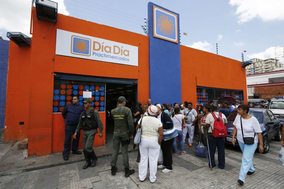 Fachada de unidade dos supermercados Dia a Dia: governo tenta culpar a iniciativa privada pela baixa produção industrial | JORGE SILVA / Reuters