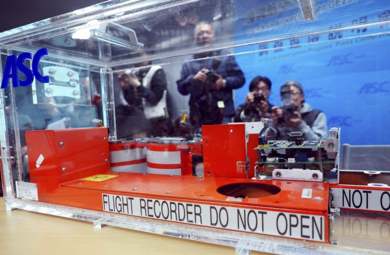Caixa-preta do avião da TransAsia que caiu na última quarta-feira (4) | David Chang/Efe