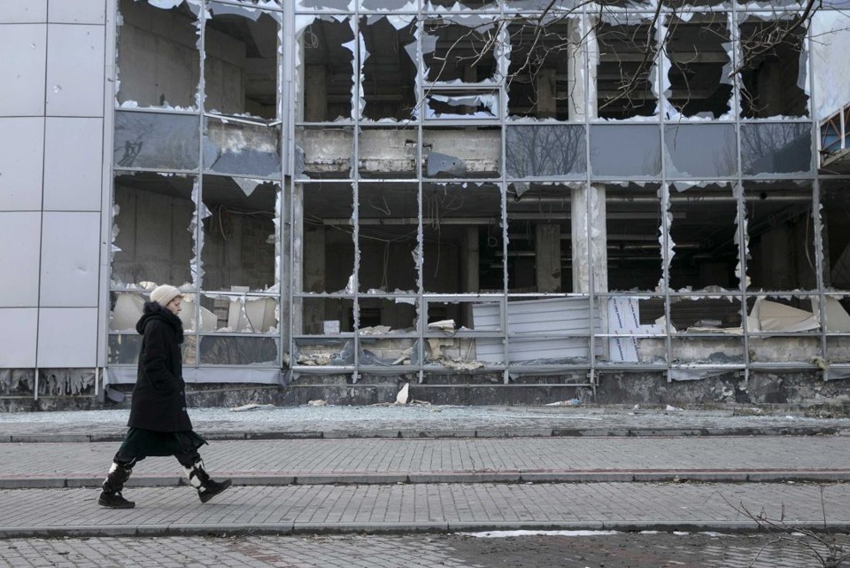 Edifício destruído em Donetsk, a maior cidade sob controle dos separatistas | BAZ RATNER / Reuters