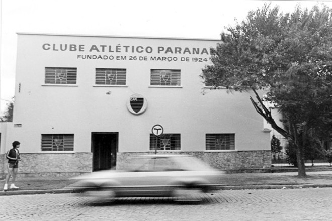 A fachada da antiga sede do clube, na rua Buenos Aires. |