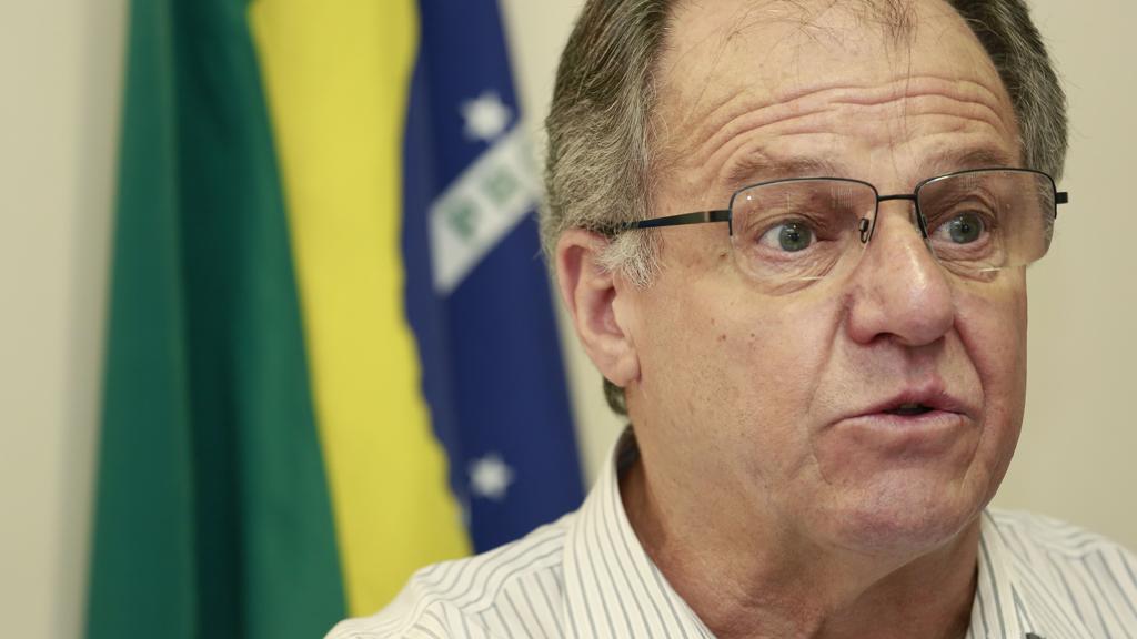 Atual presidente da Federação Paranaense de Futebol, Hélio Cury está perdendo aliados na luta pela reeleição. | Ciciro Back/Tribuna do Paraná