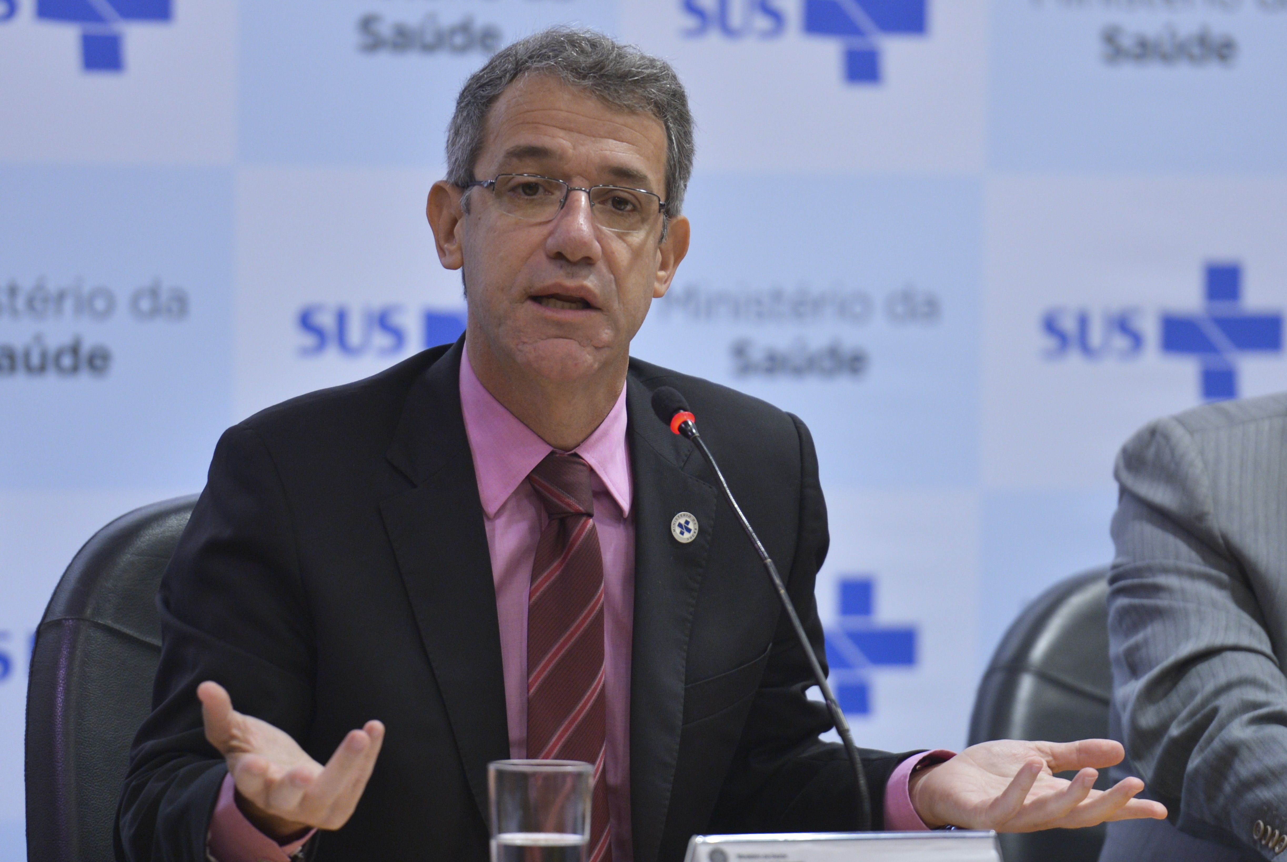 “Diziam nas eleições passadas que não acabariam com o programa agora mostram a sua verdadeira face”, lamentou Arthur Chioro | Wilson Dias/Agência Brasil