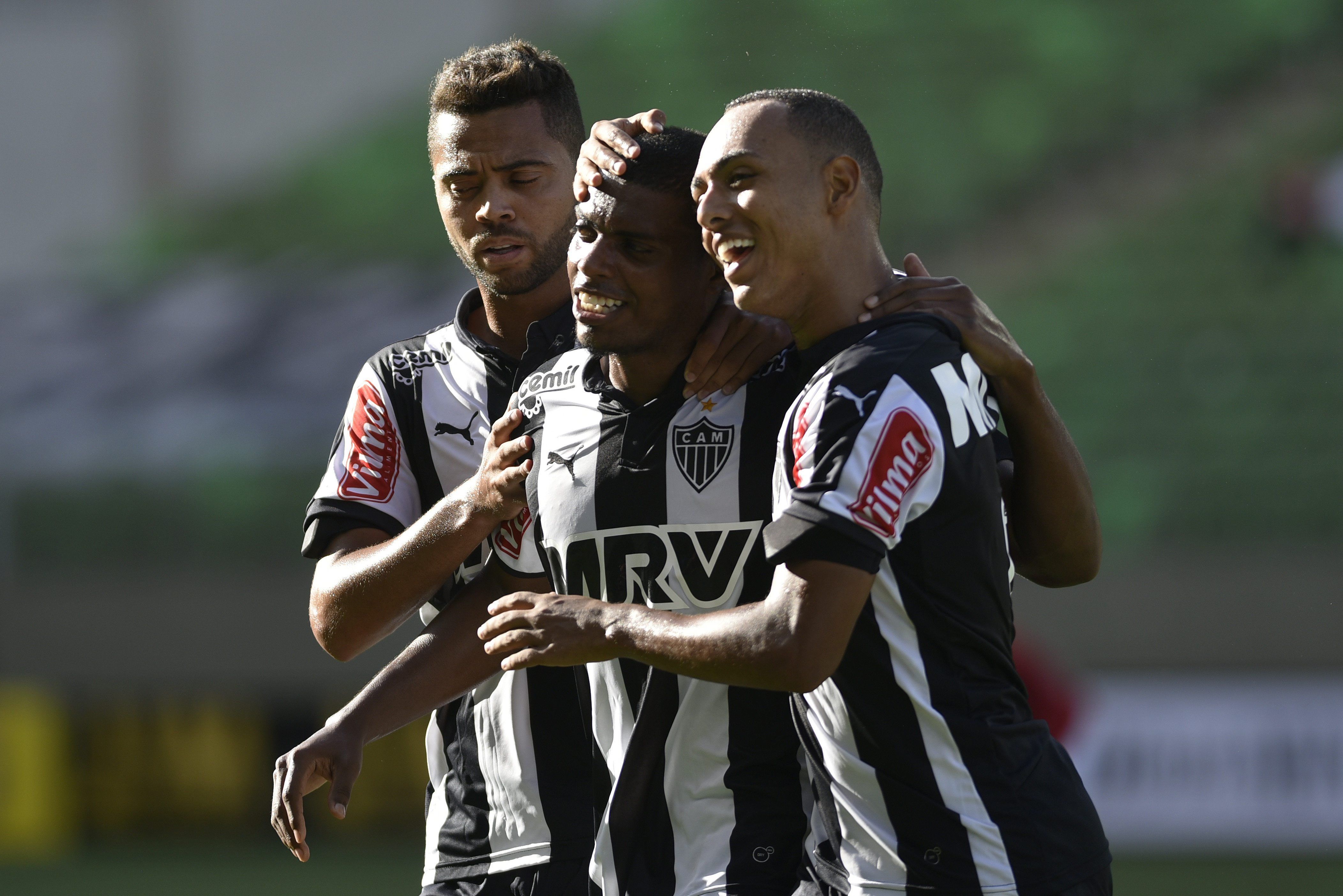 Jemerson, do Atlético-MG, abriu o placar cabeceando para a rede aos 35 minutos. | Douglas Magno/O Tempo/Folhapress