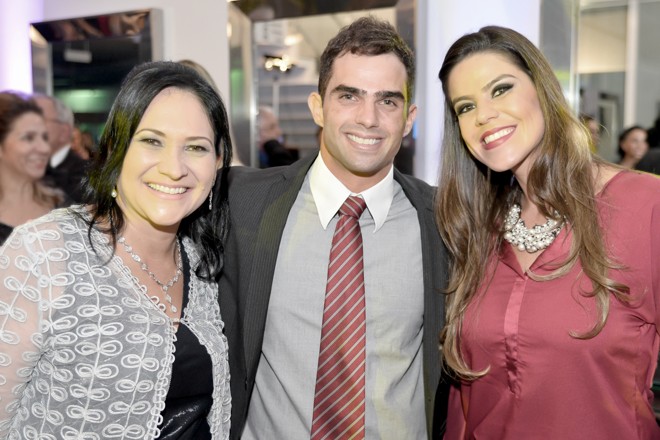 O diretor geral do Lady&Lord, Christopher Boff, e sua mulher, Paula Boff (à dir.), com a gerente de marketing da empresa, Josiane Fontana, no lançamento do catálogo de tendências L&L Collection na unidade Ecoville | Priscilla Fiedler