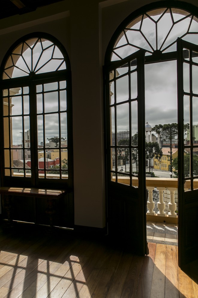 Praça Garibaldi vista do interior do palácio. | Marcelo Andrade/Gazeta do Povo