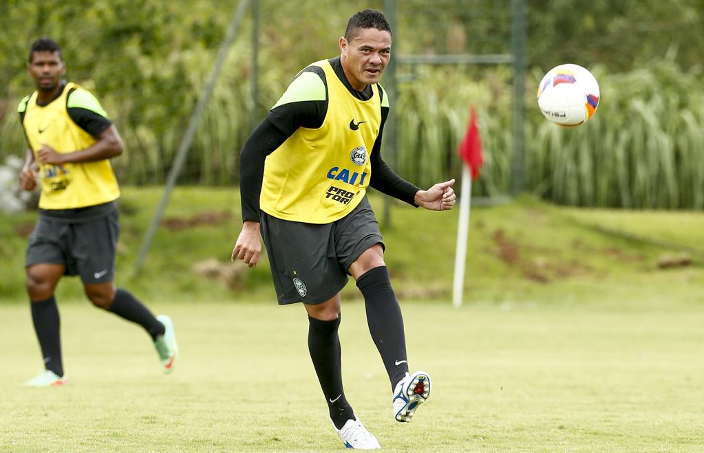 O volante Helder fará, contra o Villa Nova-MG, o primeiro jogo dele como titular do Coritiba em 2015. | Hugo Harada/Gazeta do Povo