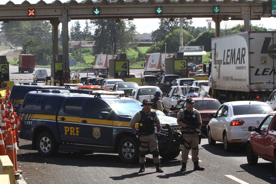 Protestos perdem força após a Justiça determinar a liberação de diversas rodovias estaduais e federais. | Roberto Custodio/Jornal de Londrina