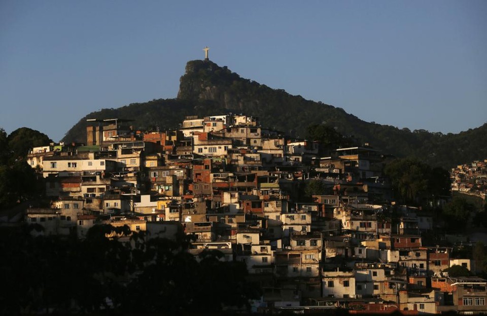 O levantamento, realizado em fevereiro, considera que há 12,3 milhões de pessoas vivendo nessas comunidades em todo o país | Pilar Olivares/Reuters