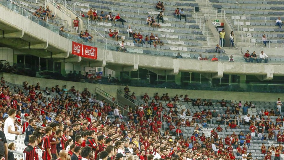 Torcedores atleticanos não têm investido para ficar no setor VIP da Arena. O ingresso custa módicos R$ 800. | Hugo Harada/Gazeta do Povo