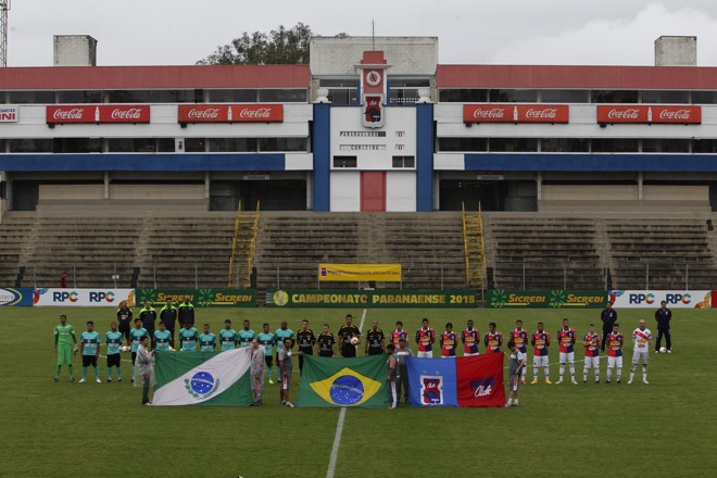 Coritiba e Paraná perfilados para o clássico com a Vila Capanema vazia | Daniel Castellano/ Gazeta do Povo