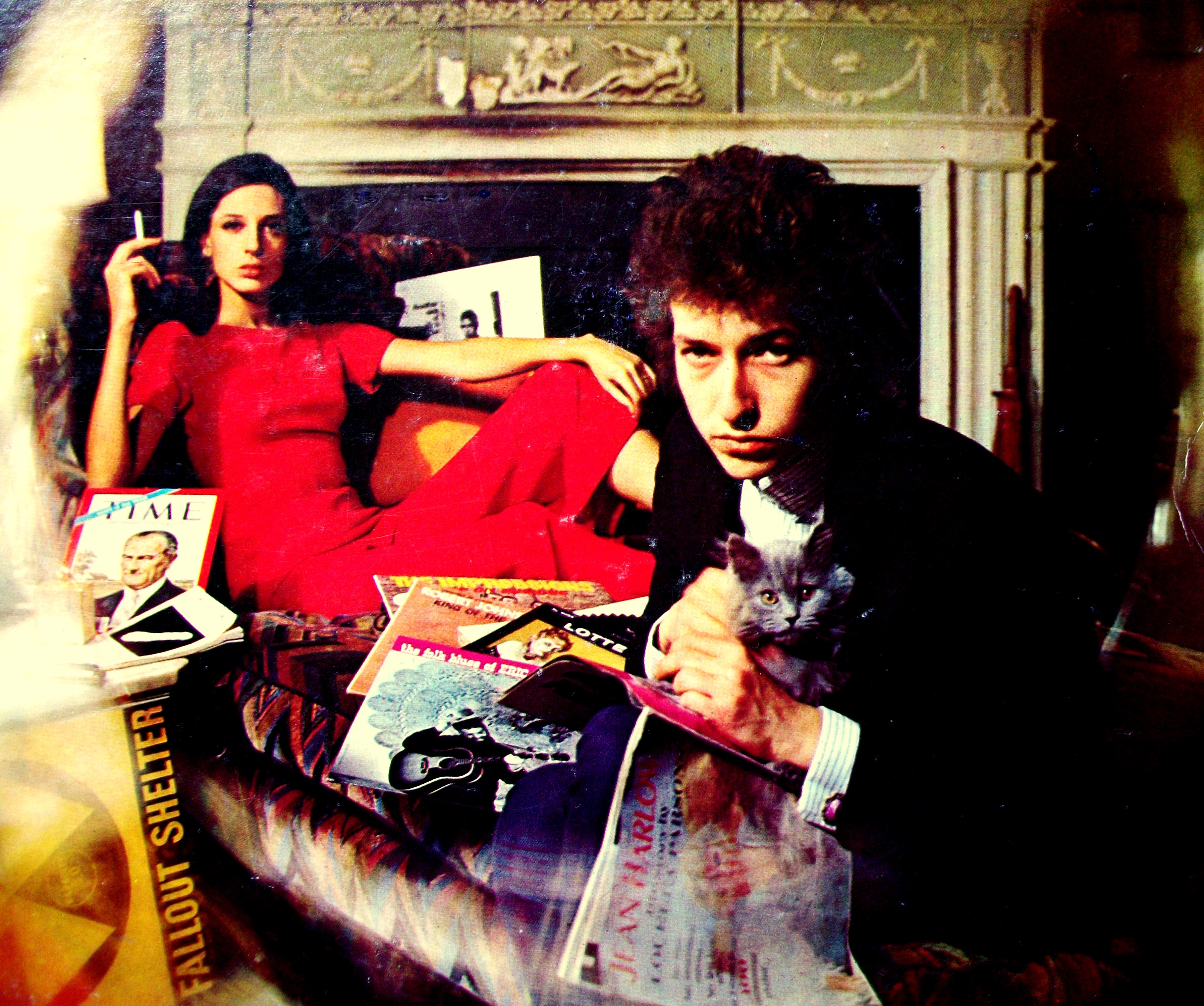 Capa do disco, que foi dividido em lados elétrico e acústico: álbum traz clássicos como “Mr. Tambourine Man” e “It’s All Over Now.” | Reprodução