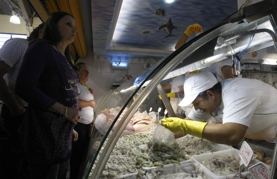 Os peixes frescos também devem subir ainda mais nas próximas semanas, devido ao aumento da procura | Rodolfo Buhrer /
Gazeta do Povo