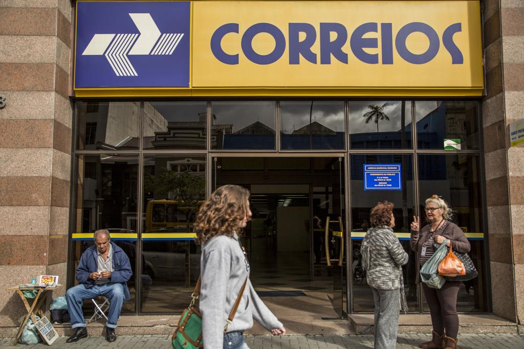 Trabalhadores voltaram ao trabalho na manhã desta quinta-feira. | Marcelo Andrade/Gazeta do Povo