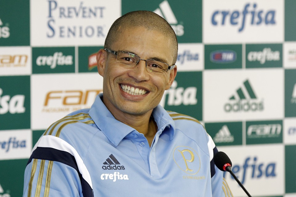 Alex reencontrará os amigos no jogo de despedida pelo Palmeiras | Daniel Vorley/Folhapress