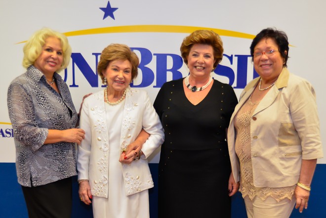 A professora Wanda Camargo (à esq.), do UniBrasil Centro Universitário, com as homenageadas Chloris Justen, Thereza Elizabeth Castor e Maria José Justino na quinta edição do Projeto Mulheres Paranaenses, realizada na última quarta-feira. | Priscilla Fiedler
