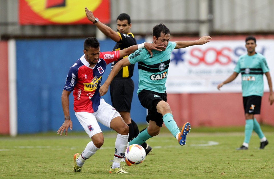 Coritiba e Paraná fizeram um clássico  sem graça na Vila Capanema | Daniel Castellano/Gazeta do Povo