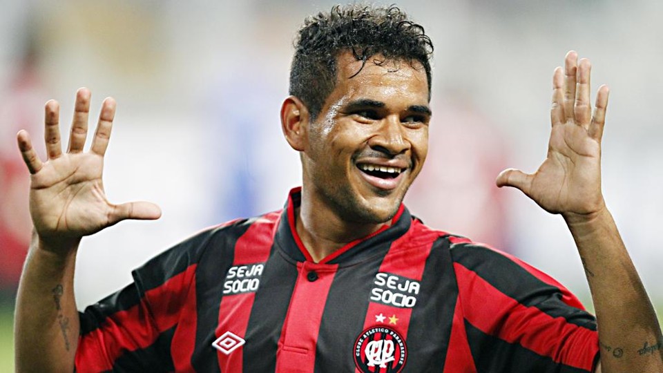 Éderson foi o artilheiro do Brasileirão 2013 com a camisa do Atlético. | Albari Rosa/Gazeta do Povo