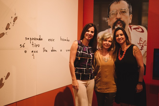 A poeta Alice Ruiz e suas filhas Aurea (à esq.) e Estrela Ruiz Leminski, curadoras da exposição Múltiplo Leminski, na abertura da mostra na CAIXA Cultural São Paulo, no último sábado, onde permanece em cartaz até 3 de maio. | José de Holanda