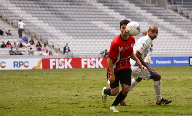 Lance do empate entre Andraus e Apucarana Sports pela Segundona do Paranaense na Arena da Baixada. | Daniel Castellano/Gazeta do Povo