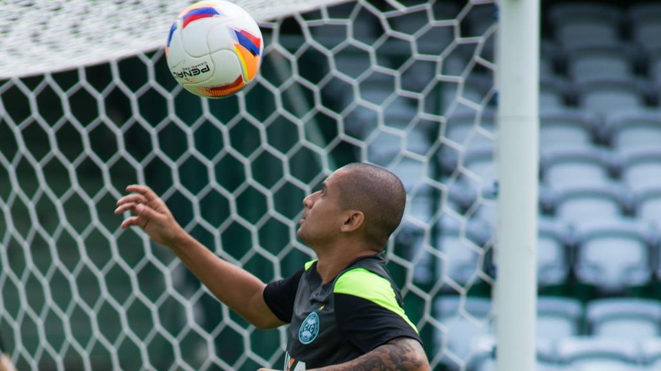Wellington Paulista fez três dos seus quatro gols pelo Coxa de cabeça. | Lucas Pontes/Gazeta do Povo