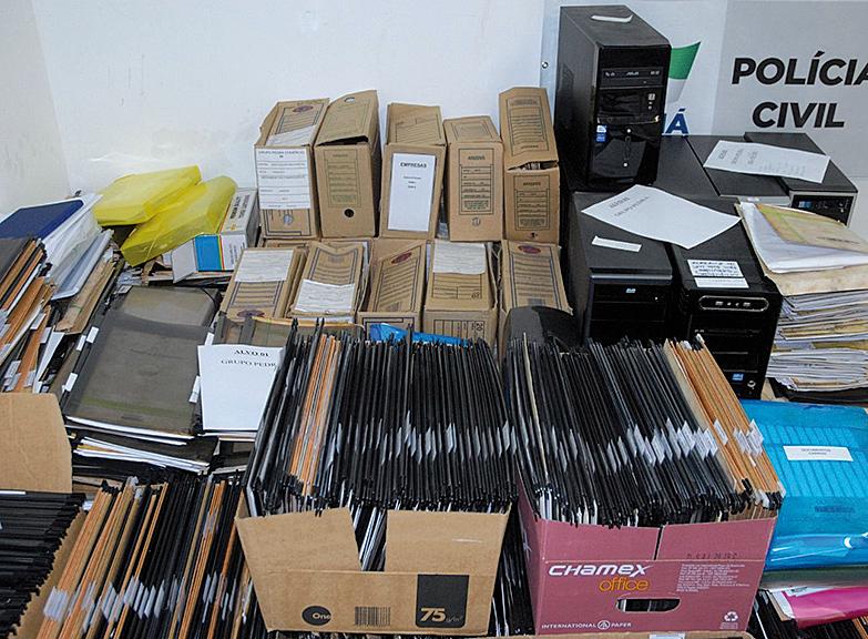 Documentos do Grupo Pedra aprrendidos pela polícia. | /Divulgação